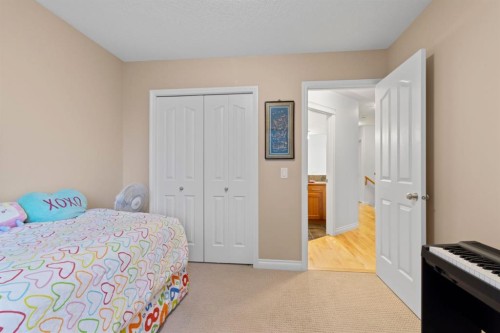 2323 5 Avenue Nw, Calgary, AB - Indoor Photo Showing Bedroom