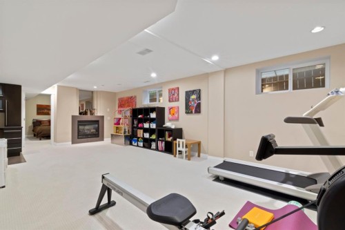 2323 5 Avenue Nw, Calgary, AB - Indoor Photo Showing Other Room
