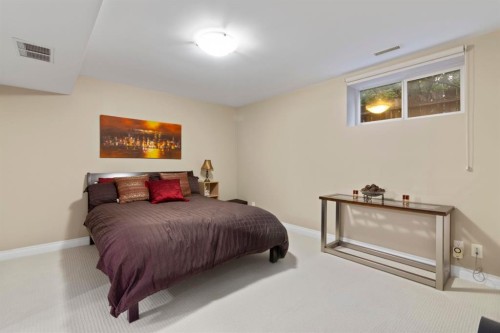 2323 5 Avenue Nw, Calgary, AB - Indoor Photo Showing Bedroom