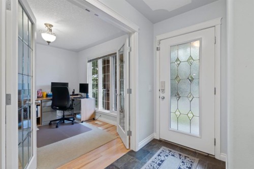 2323 5 Avenue Nw, Calgary, AB - Indoor