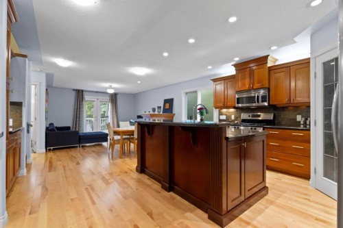 2323 5 Avenue Nw, Calgary, AB - Indoor Photo Showing Kitchen
