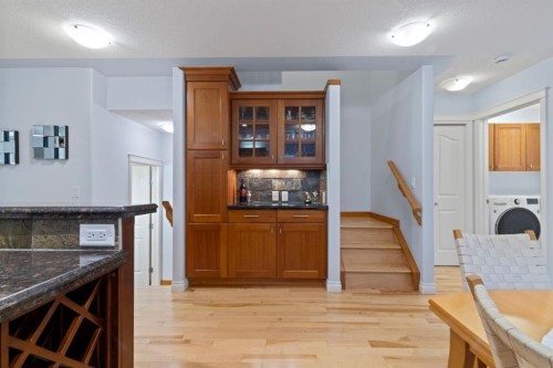 2323 5 Avenue Nw, Calgary, AB - Indoor
