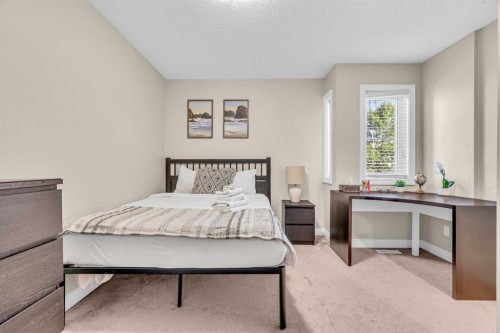 2-821 Mcdougall Road Ne, Calgary, AB - Indoor Photo Showing Bedroom