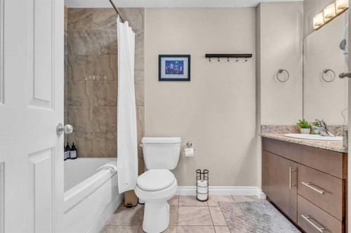 2-821 Mcdougall Road Ne, Calgary, AB - Indoor Photo Showing Bathroom