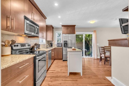 2-821 Mcdougall Road Ne, Calgary, AB - Indoor Photo Showing Kitchen With Stainless Steel Kitchen