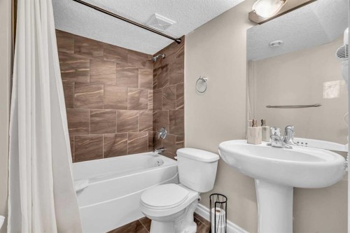 2-821 Mcdougall Road Ne, Calgary, AB - Indoor Photo Showing Bathroom