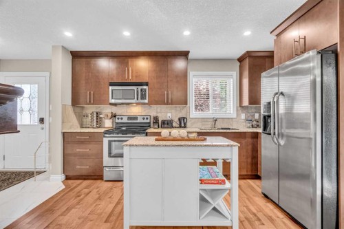 2-821 Mcdougall Road Ne, Calgary, AB - Indoor Photo Showing Kitchen With Stainless Steel Kitchen