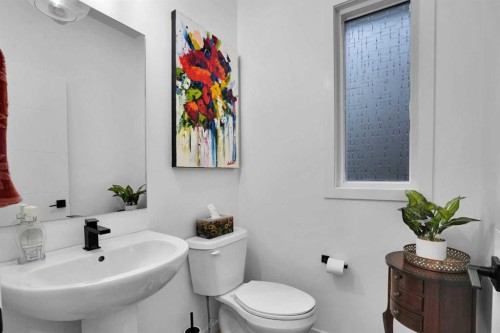 124-55 Fireside Circle, Cochrane, AB - Indoor Photo Showing Bathroom