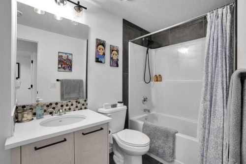124-55 Fireside Circle, Cochrane, AB - Indoor Photo Showing Bathroom