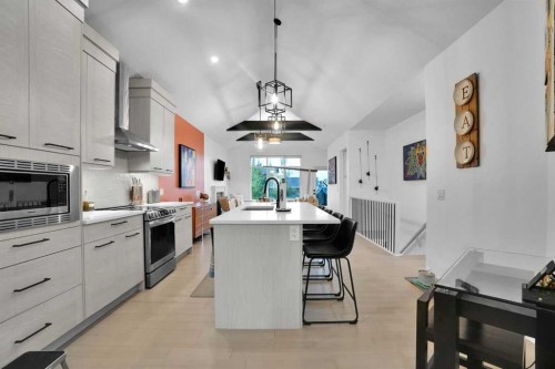 124-55 Fireside Circle, Cochrane, AB - Indoor Photo Showing Kitchen With Upgraded Kitchen