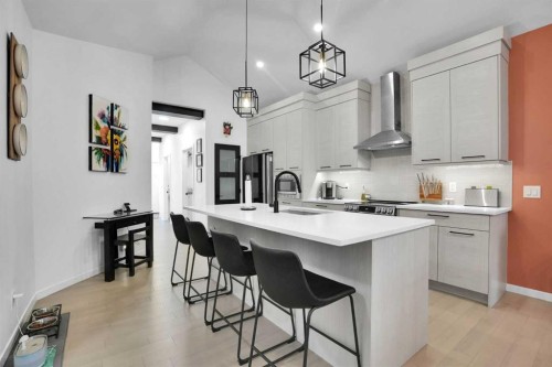 124-55 Fireside Circle, Cochrane, AB - Indoor Photo Showing Kitchen With Upgraded Kitchen