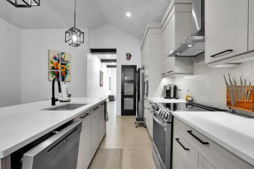 124-55 Fireside Circle, Cochrane, AB - Indoor Photo Showing Kitchen With Upgraded Kitchen