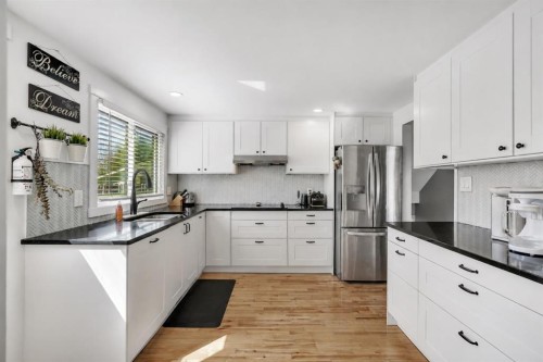 12 Oakvale Place Sw, Calgary, AB - Indoor Photo Showing Kitchen With Stainless Steel Kitchen With Upgraded Kitchen