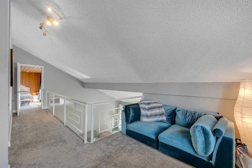 12 Oakvale Place Sw, Calgary, AB - Indoor Photo Showing Other Room