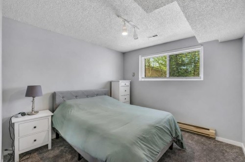12 Oakvale Place Sw, Calgary, AB - Indoor Photo Showing Bedroom