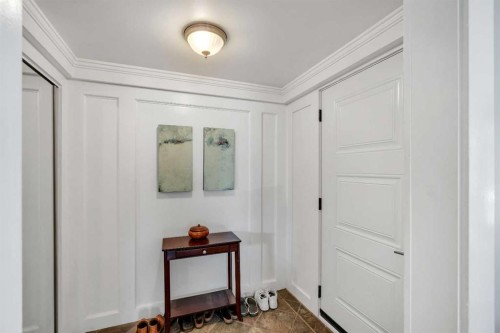 12 Oakvale Place Sw, Calgary, AB - Indoor Photo Showing Other Room