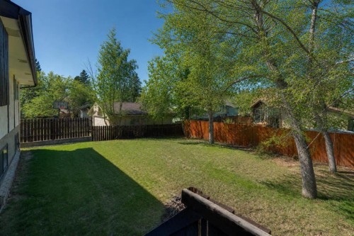 12 Oakvale Place Sw, Calgary, AB - Outdoor With Backyard
