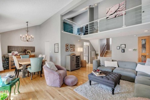 12 Oakvale Place Sw, Calgary, AB - Indoor Photo Showing Living Room