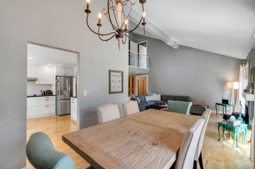 12 Oakvale Place Sw, Calgary, AB - Indoor Photo Showing Dining Room