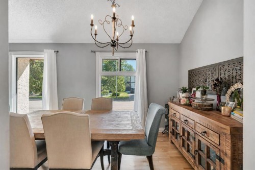 12 Oakvale Place Sw, Calgary, AB - Indoor Photo Showing Dining Room