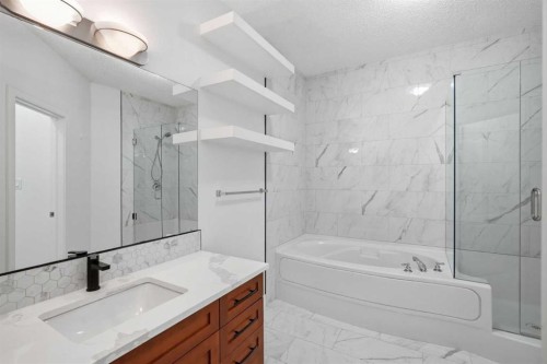 531-30 Discovery Ridge Close Sw, Calgary, AB - Indoor Photo Showing Bathroom