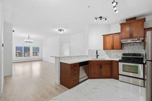 531-30 Discovery Ridge Close Sw, Calgary, AB - Indoor Photo Showing Kitchen