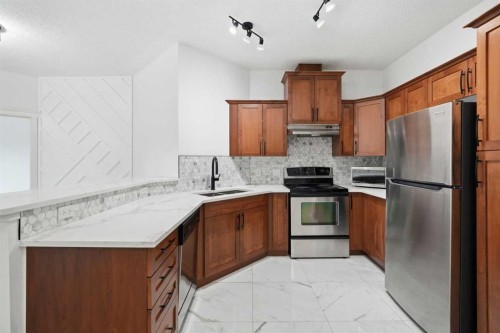 531-30 Discovery Ridge Close Sw, Calgary, AB - Indoor Photo Showing Kitchen