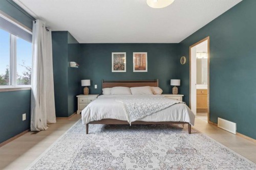 38 Chapman Close Se, Calgary, AB 