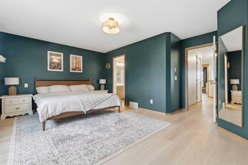 38 Chapman Close Se, Calgary, AB 