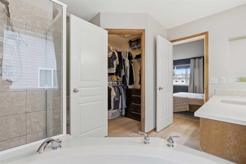 38 Chapman Close Se, Calgary, AB 