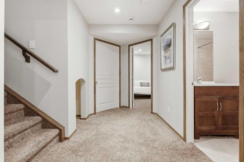 38 Chapman Close Se, Calgary, AB 