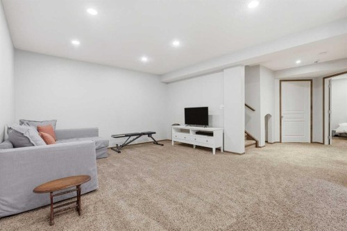 38 Chapman Close Se, Calgary, AB 