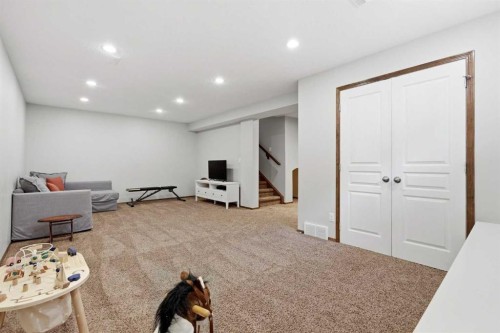 38 Chapman Close Se, Calgary, AB 