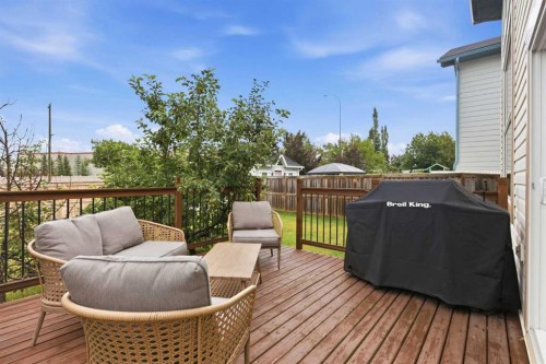 38 Chapman Close Se, Calgary, AB 