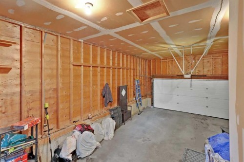 60 Beddington Drive Ne, Calgary, AB - Indoor Photo Showing Garage