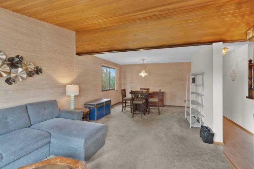 60 Beddington Drive Ne, Calgary, AB - Indoor Photo Showing Living Room