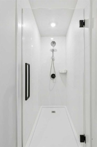 1004-1107 Gladstone Road Nw, Calgary, AB - Indoor Photo Showing Bathroom