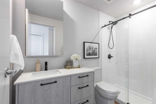 1004-1107 Gladstone Road Nw, Calgary, AB - Indoor Photo Showing Bathroom
