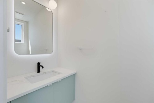2465 Creeker Lane, Airdrie, AB - Indoor Photo Showing Bathroom