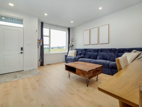 641 Blackwolf Boulevard North, Lethbridge, AB - Indoor Photo Showing Living Room