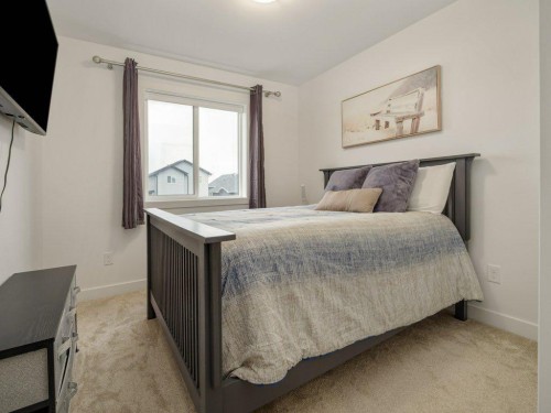 641 Blackwolf Boulevard North, Lethbridge, AB - Indoor Photo Showing Bedroom