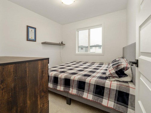 641 Blackwolf Boulevard North, Lethbridge, AB - Indoor Photo Showing Bedroom