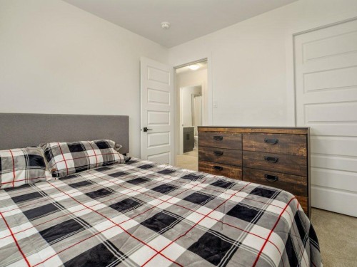 641 Blackwolf Boulevard North, Lethbridge, AB - Indoor Photo Showing Bedroom