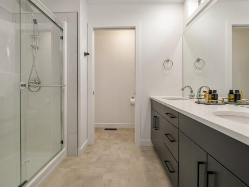 641 Blackwolf Boulevard North, Lethbridge, AB - Indoor Photo Showing Bathroom