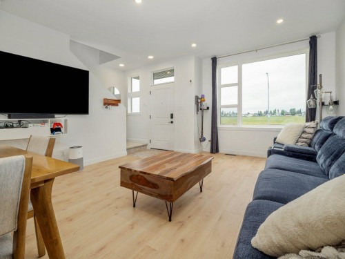 641 Blackwolf Boulevard North, Lethbridge, AB - Indoor Photo Showing Living Room