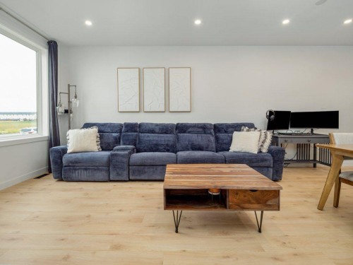 641 Blackwolf Boulevard North, Lethbridge, AB - Indoor Photo Showing Living Room
