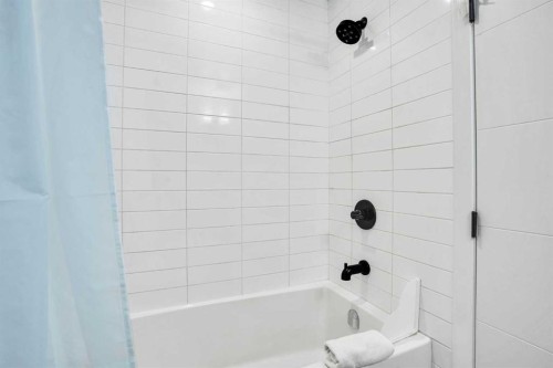 206-109 Kananaskis Way, Canmore, AB - Indoor Photo Showing Bathroom