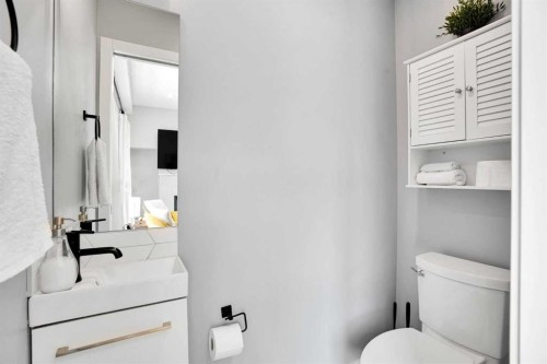 206-109 Kananaskis Way, Canmore, AB - Indoor Photo Showing Bathroom