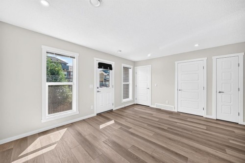 428 Cranbrook Square Se, Calgary, AB - Indoor Photo Showing Other Room
