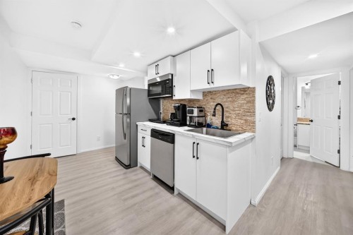 446 Windrow Common Sw, Airdrie, AB - Indoor Photo Showing Kitchen
